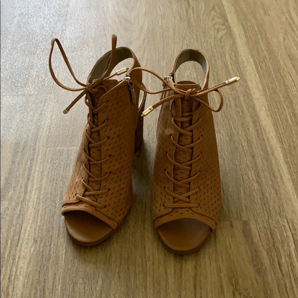 Sam Edelman size 5 peep toe stacked heel